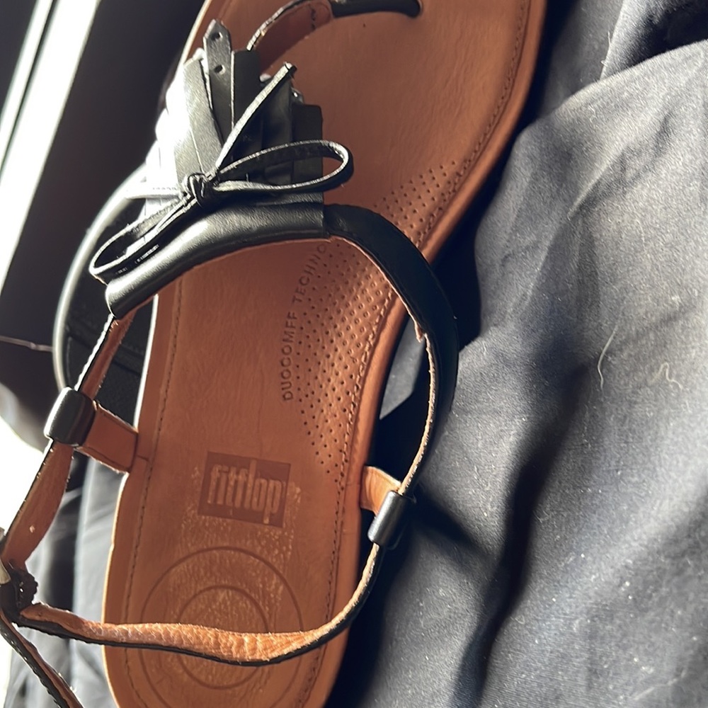 Fit Flop black sandals with tassel NWOT - Picture 4 of 4